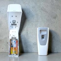 Diffuseur automatique d'aérosol mouche moustique